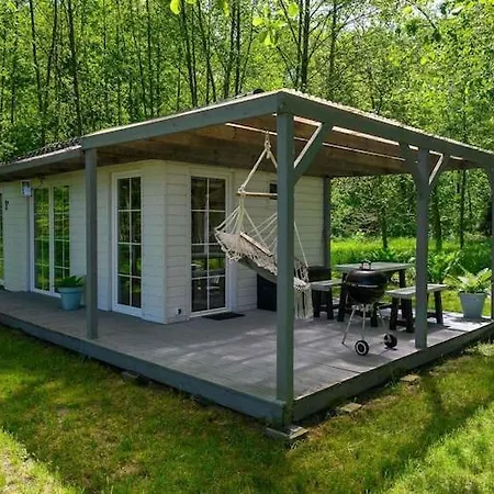 Comfortable No 4b With A Fireplace *