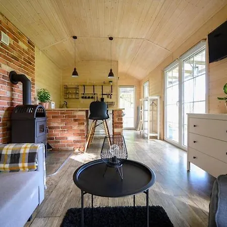 Comfortable No 4b With A Fireplace *