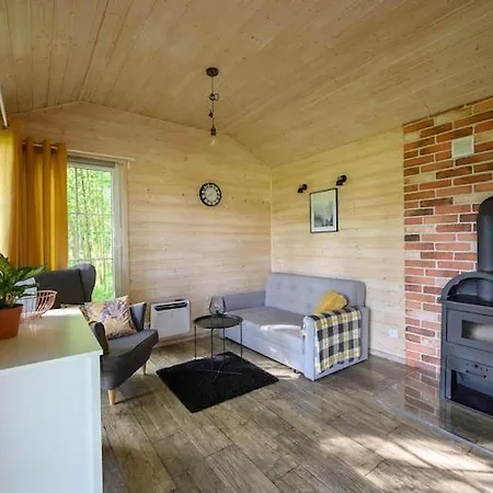 Comfortable No 4b With A Fireplace *