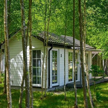Comfortable No 4b With A Fireplace *